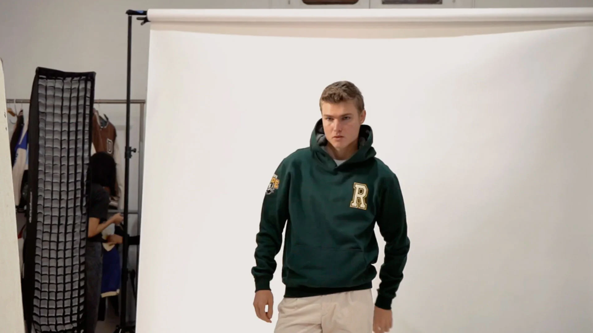 yonaya-jackets-casacas-poleras-polos-banner-imagen-video